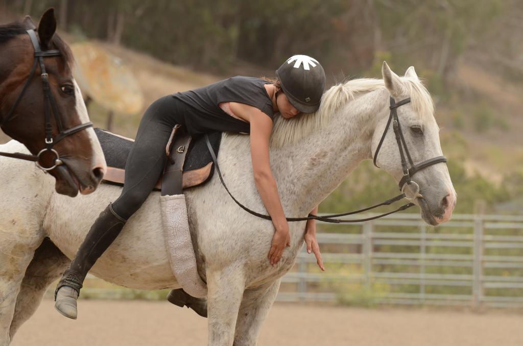 Relaxing and loving on Gigi. (Square Peg Foundation/Robyn Peters Photography )